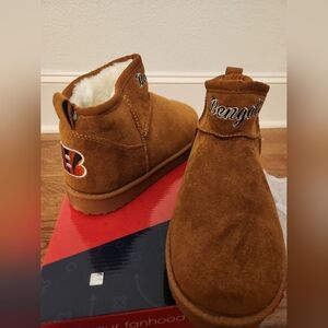 Brand New, FOCO, Cincinnati Bengals, Womens Team Logo Fuzzy Fan Boot, 8
